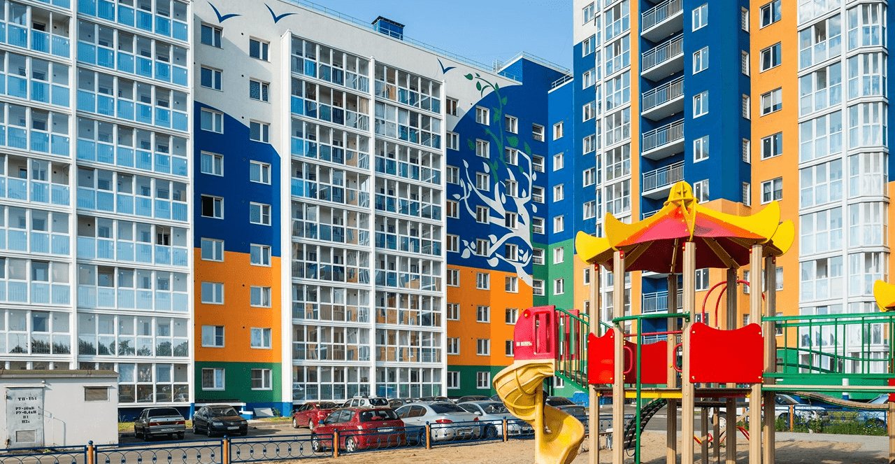 Разноцветное здание